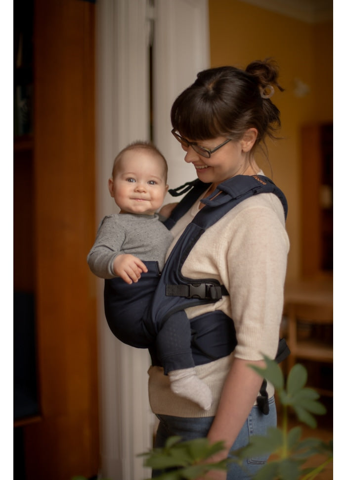 MOOVA Babytrage mit extra viel Bewegungsfreiheit