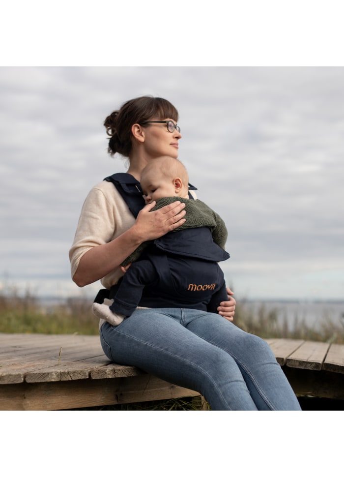 MOOVA Babytrage mit extra viel Bewegungsfreiheit