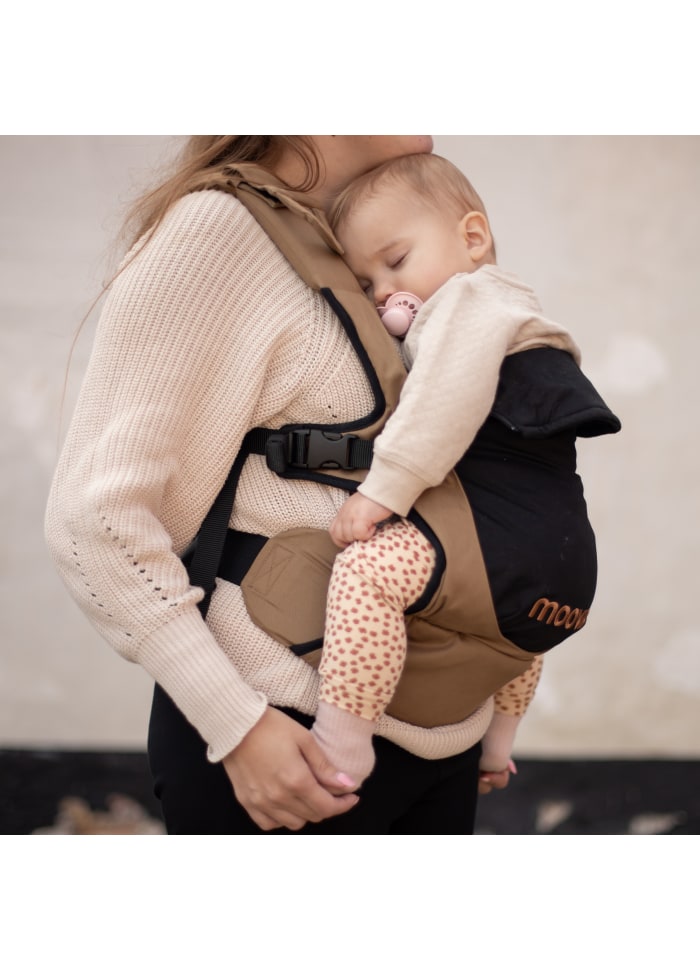 MOOVA Babytrage mit extra viel Bewegungsfreiheit