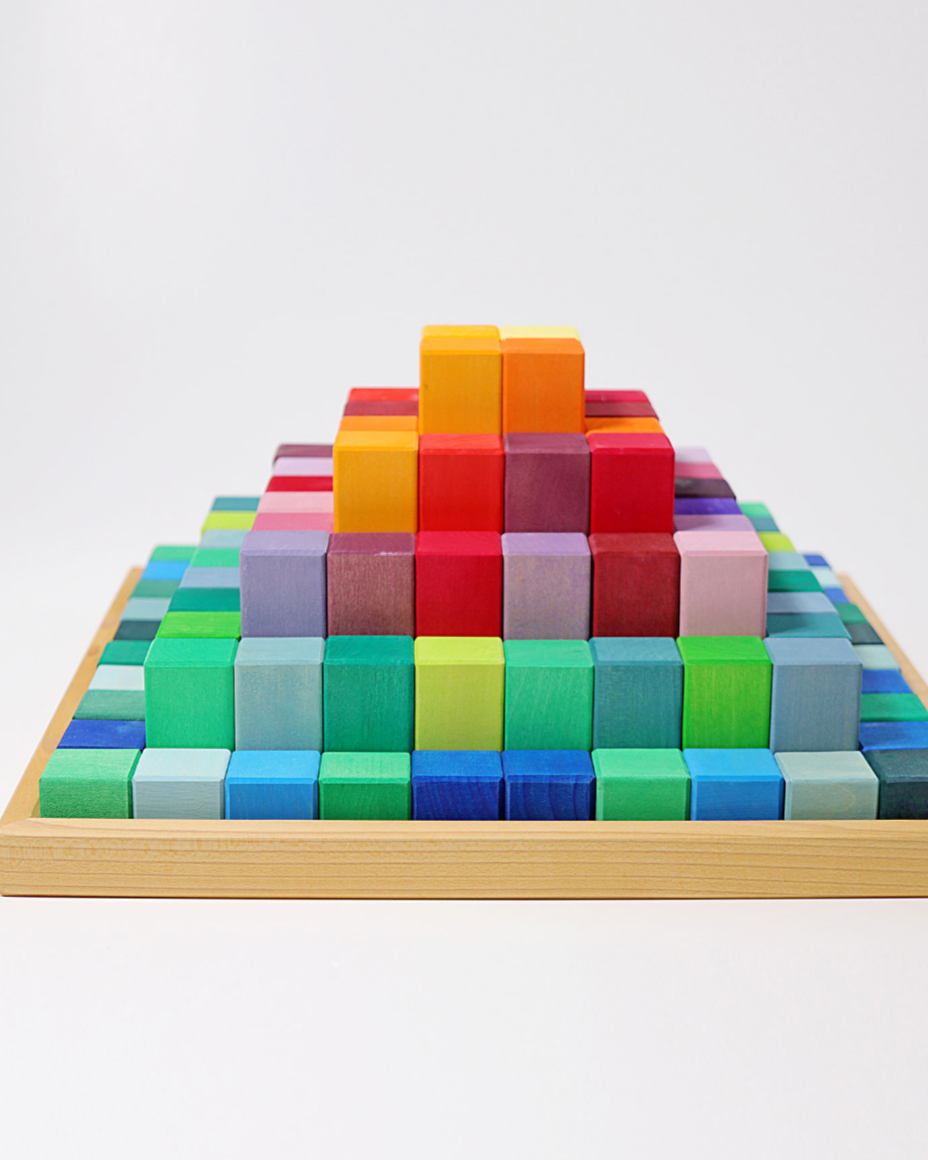 GRIMM'S Große Stufenpyramide mit Regenbogenfreunden Grimms